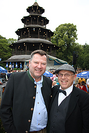 Bürgermeister Joseph Schmid, Jürgen Kirchner (Couplet AG) (©Foto: Martin Schmitz)